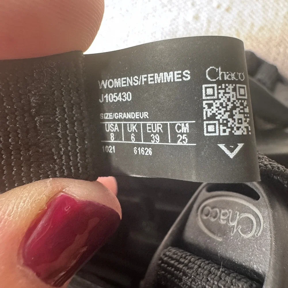 Chaco Classic Z2 Womens Black Strappy Athleisure Sandals Toe Loop J105430 Size 8